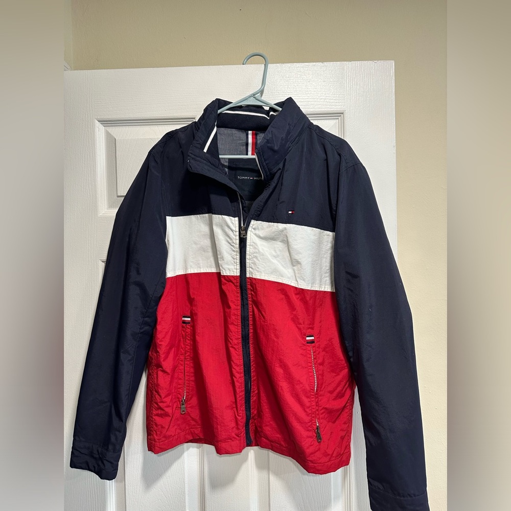 TOMMY HILFIGER GOOD CONDITION RED WHITE AND BLUE WINDBREAKER JACKET